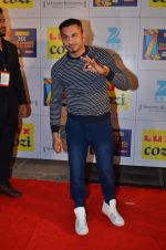 Honey Singh at Zee Awards red carpet in Filmcity, Mumbai on 8th Feb 2014 (336)_52f77c5e8aec1.JPG
