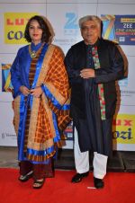 Shabana Azmi, Javed Akhtar at Zee Awards red carpet in Filmcity, Mumbai on 8th Feb 2014 (140)_52f77d5240524.JPG