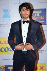 Vidyut Jamwal at Zee Awards red carpet in Filmcity, Mumbai on 8th Feb 2014 (17)_52f77e82bd8d6.JPG