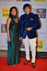 Vivek Oberoi, Priyanka Alva at Zee Awards red carpet in Filmcity, Mumbai on 8th Feb 2014 (236)_52f77ea6cc868.JPG
