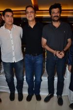 Aamir Khan, Vidhu Vinod Chopra, Anil Kapoor at the launch of Sagar Movietone in Khar Gymkhana, Mumbai on 11th Feb 2014 (57)_52fb1da790979.JPG