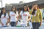 Raveena Tandon, madhoo Shah, Sakshi Tanwar, Rituparna Sengupta at Ariel world record attempt in Andheri Sports Complex, Mumbai on 11th Feb 2014 (83)_52fb174506dea.JPG