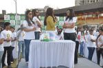 Raveena Tandon, madhoo Shah, Sakshi Tanwar, Rituparna Sengupta at Ariel world record attempt in Andheri Sports Complex, Mumbai on 11th Feb 2014 (86)_52fb174556bf5.JPG