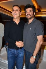 Vidhu Vinod Chopra, Anil Kapoor at the launch of Sagar Movietone in Khar Gymkhana, Mumbai on 11th Feb 2014 (32)_52fb1d5a23bd4.JPG