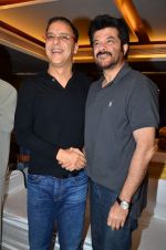 Vidhu Vinod Chopra, Anil Kapoor at the launch of Sagar Movietone in Khar Gymkhana, Mumbai on 11th Feb 2014 (33)_52fb1d5a9744a.JPG