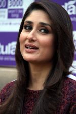 Kareena Kapoor at Naturals press meet in Delhi on 12th Feb 2014 (15)_52fc7213bc205.jpg