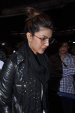 Priyanka Chopra snapped at airport in Mumbai on 12th Feb 2014 (18)_52fc6edd98e52.JPG