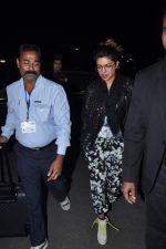 Priyanka Chopra snapped at airport in Mumbai on 12th Feb 2014 (20)_52fc6ed3ef9b6.JPG