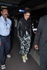 Priyanka Chopra snapped at airport in Mumbai on 12th Feb 2014 (22)_52fc6ed4b2718.JPG