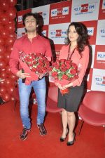 Sonu Nigam_s valentine date with Madhurima on radio in Andheri, Mumbai on 12th Feb 2014 (14)_52fc6f18b41b7.JPG