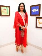 Padmini kolhapure at Bharat Tripathi_s Tirthankar exhibition in Mumbai on 13th Feb 2014 (1)_52fdba121a090.jpg