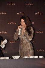 Kareena Kapoor at Magnum chocolate ice cream launch in Bungalow 9, Mumbai on 15th Feb 2014 (31)_53005c4b36e5a.JPG