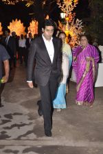 Abhishek Bachchan at Kokilaben Ambani_s party in Colaba, Mumbai on 16th Feb 2014 (36)_5301a796b38df.JPG
