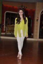 Alia Bhatt on the sets of Comedy Nights with Kapil in Mumbai on 16th Feb 2014 (66)_5301a71412209.JPG