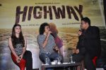 Imtiaz Ali, Alia Bhatt arrived in Bengaluru City for the launch of the movie HIGHWAY on 18th Feb 2014 (9)_530595b689f95.jpg