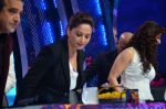 Madhuri Dixit on the sets of Boogie Woogie in Mumbai on 20th Feb 2014 (48)_5306f3672affb.JPG