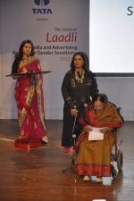 Shabana Azmi, Simone Singh at Laddlie Awards in NCPA, Mumbai on 20th Feb 2014 (53)_5306f429926e7.JPG