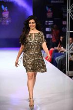 Koel Mallick walks for Rocky S on day 2 of Bengal Fashion Week on 22nd Feb 2014 (62)_5309f61379288.jpg