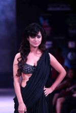 Meera Chopra walks for Jatin Kocchar on day 2 of Bengal Fashion Week on 22nd Feb 2014 (38)_5309f54b9dc4a.jpg