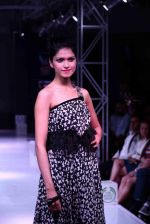 Model walks for Jatin Kocchar on day 2 of Bengal Fashion Week on 22nd Feb 2014 (55)_5309f4ff62f31.jpg