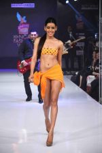 Model walk for designer Manoviraj Kosla in the Grand Finale of Bengal Fashion Week 2014 on 24th Feb 2014 (15)_530c25672da57.jpg