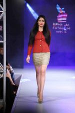 Model walk the ramp for Aslam Khan at Bengal Fashion Week on 23rd Feb 2014 (18)_530c9f04b0c05.jpg