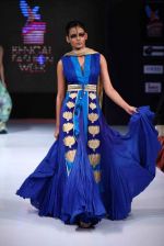 Model walk the ramp for Mona Pali at Bengal Fashion Week on 23rd Feb 2014 (24)_530c9f140e7b5.jpg