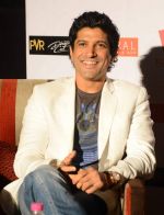 Farhan Akhtar at Shaadi Ke Side Effects promotions in Delhi on 26th Feb 2014 (23)_530ea7d9a09e0.jpg