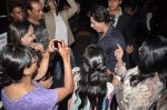 Shahrukh Khan sings African song with South African fans in Mumbai on 27th Feb 2014 (100)_5310794c26653.JPG