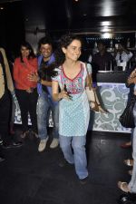 Kangana Ranaut goes clubbing to promote Queen in Mumbai on 1st March 2014 (73)_5312a2a4e1f1d.JPG