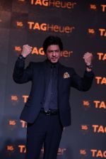 Shah Rukh Khan unveils Tag Heuer_s Golden Carrera watch collection in Taj Land_s End, Mumbai on 3rd March 2014 (170)_5315a768bf4f5.JPG