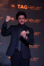 Shah Rukh Khan unveils Tag Heuer_s Golden Carrera watch collection in Taj Land_s End, Mumbai on 3rd March 2014 (174)_5315a7839e23b.JPG