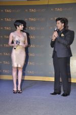 Shah Rukh Khan unveils Tag Heuer_s Golden Carrera watch collection in Taj Land_s End, Mumbai on 3rd March 2014 (19)_5315a688c42cd.JPG