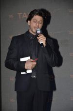 Shah Rukh Khan unveils Tag Heuer_s Golden Carrera watch collection in Taj Land_s End, Mumbai on 3rd March 2014 (72)_5315a6f848ee6.JPG