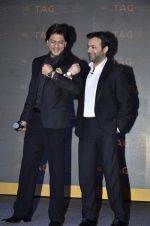Shahrukh Khan, Tarun Mansukhani unveils Tag Heuer_s Golden Carrera watch collection in Taj Land_s End, Mumbai on 3rd March 2014 (37)_5315a90fef41e.JPG