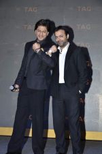 Shahrukh Khan, Tarun Mansukhani unveils Tag Heuer_s Golden Carrera watch collection in Taj Land_s End, Mumbai on 3rd March 2014 (40)_5315a910bf8eb.JPG