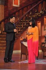 Sunny Leone, Ekta Kapoor on the sets of Comedy Nights with Kapil in Filmcity, Mumbai on 4th March 2014 (27)_5316c79ad4e10.JPG