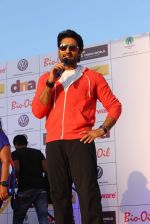 Abhishek Bachchan at DNA Marathon in Mumbai on 9th March 2014 (4)_531d9e62e3628.jpg