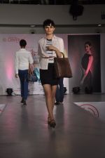 Model at central fashion show in Mumbai on 9th March 2014 (31)_531da4d8710f1.JPG
