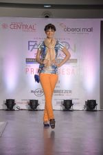 Model at central fashion show in Mumbai on 9th March 2014 (68)_531da4f1acae3.JPG