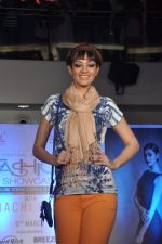 Model at central fashion show in Mumbai on 9th March 2014 (69)_531da4f21ad5b.JPG