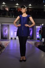 Model at central fashion show in Mumbai on 9th March 2014 (8)_531da4c235f7c.JPG