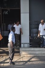 Shahrukh Khan return from KochiDayain Music Launch in Mumbai on 9th March 2014 (17)_531da49fbc924.JPG