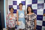 Jacqueline Fernandez launches smile bar in Mumbai on 11th March 2014 (21)_531fbded90dd7.jpg