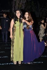Kajol, Tanisha Mukherjee at Manish Malhotra Show at LFW 2014 opening in Grand Hyatt, Mumbai on 11th March 2014 (29)_532006b8363c3.JPG