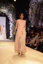 Model walk for Manish Malhotra Show at LFW 2014 opening in Grand Hyatt, Mumbai on 11th March 2014 (90)_531ffe66414eb.JPG