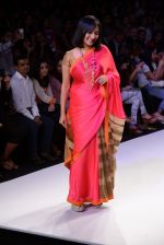 Model walk for Mandira Bedi Show at LFW 2014 Day 2 in Grand Hyatt, Mumbai on 13th March 2014 (10)_53219f8722404.JPG