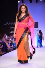 Model walk for Mandira Bedi Show at LFW 2014 Day 2 in Grand Hyatt, Mumbai on 13th March 2014 (67)_53219f9bcfb85.JPG