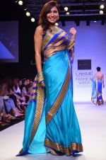 Model walk for Mandira Bedi Show at LFW 2014 Day 2 in Grand Hyatt, Mumbai on 13th March 2014 (74)_53219f9e640ab.JPG
