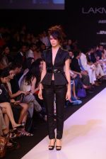 Model walk for Narendra Kumar Ahmed Show at LFW 2014 Day 1 in Grand Hyatt, Mumbai on 12th March 2014 (210)_532180e8af64a.JPG